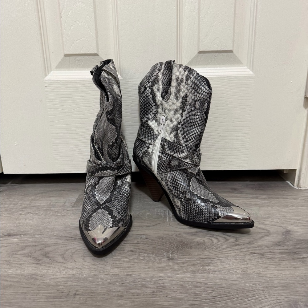 Snakeskin Patterned Cowboy Boots with Silver Accents